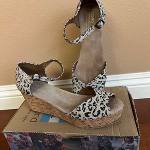 Tom’s Strap  sandals